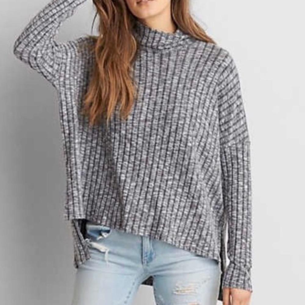 AMERICAN EAGLE RIBBED TURTLENECK SWEATER